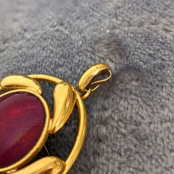 Vintage  1960's Goldtone & Red Enamel Circle Brooche/Pendant - Picture 4 of 7